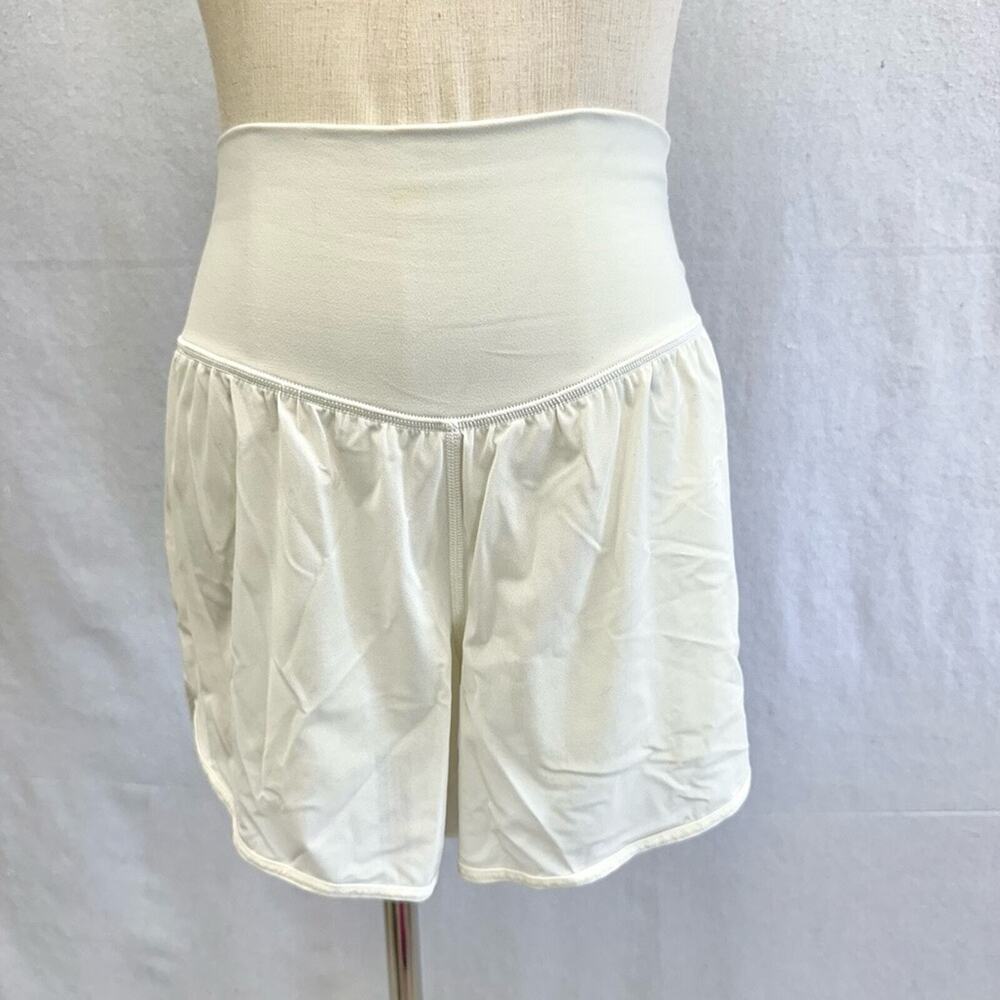 Lululemon Nulu and Mesh High-Rise Yoga Short 3.5" in Bone Size 6 Flaw